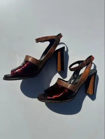 드리스반노튼 오픈토 샌들