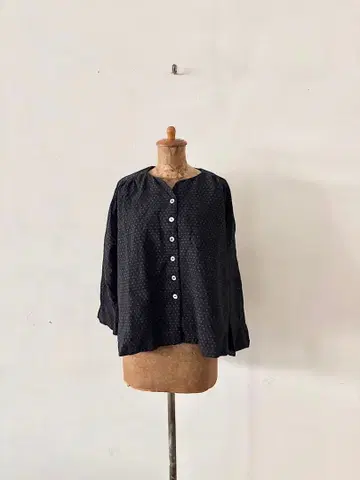 [ 새상품급 ] nest Robe 코튼 린넨 도트 프린트 블라우스