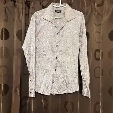 토네이도 마트 실버 주름 가공 폴리에스테르 셔츠