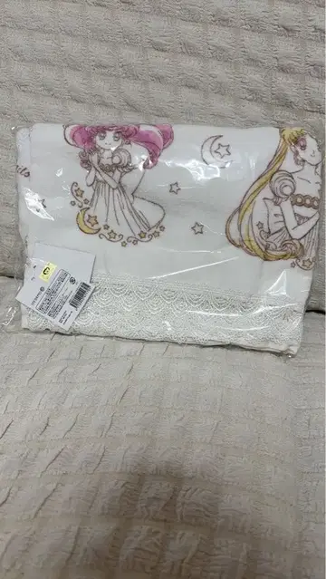 잇츠데모 콜라보 세일러문 후드 부착 타월