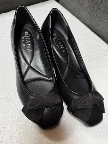 [ 새상품 ] DIANA 웰핏 펌프스 22.5cm 블랙 리본