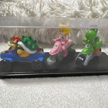 쿠파, 피치 공주, 요시 피규어