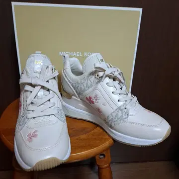 새상품 MICHAEL KORS 마이클코어스 스니커즈 벚꽃 23.5cm