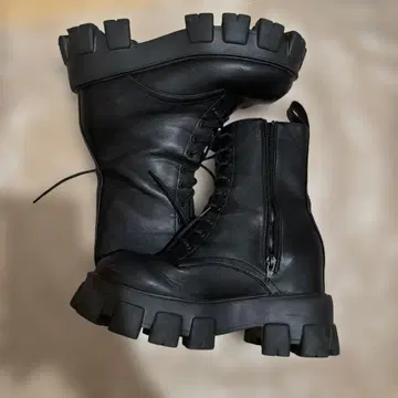 블랙 통굽 부츠