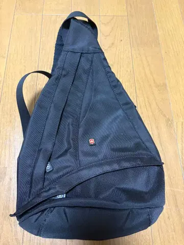 VICTORINOX 숄더백