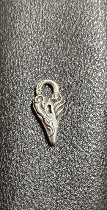 론원즈 스완다이브 펜던트 M