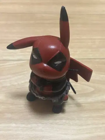 데드풀 피카츄 피규어 약 12cm 마블 포켓몬