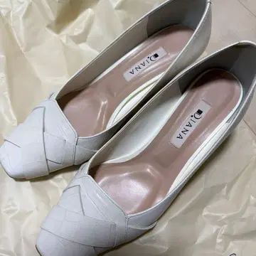 Diana 화이트 하이힐