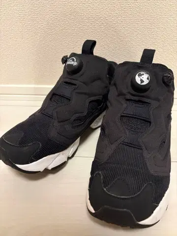 리복 인스타펌프 퓨리 블랙/화이트 24cm