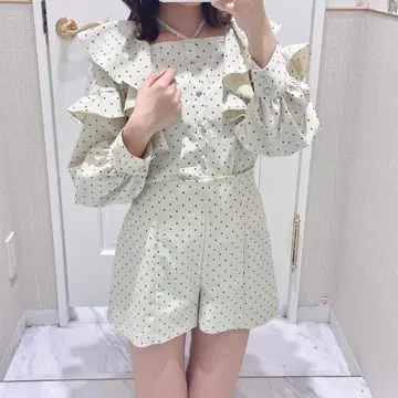 evelyn 프릴 셋업 도트