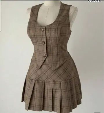 브라운 계열 체크 스커트 셋업