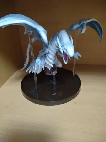 푸른 눈의 백룡 블루아이즈화이트드래곤 피규어