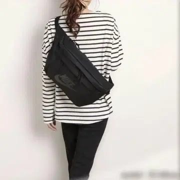 [ 새상품 ] NIKE 나이키 테크 바디 백 블랙 10L