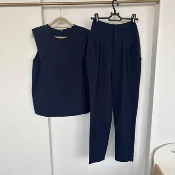 네이비 슬리브리스 셋업