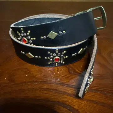 쇼난 벤즈 레더 스터드 벨트 아크릴 레드