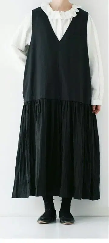 nest Robe V넥 슬리브리스 절개 원피스