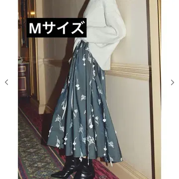 메인 3D 자수 플레어 스커트 M 사이즈