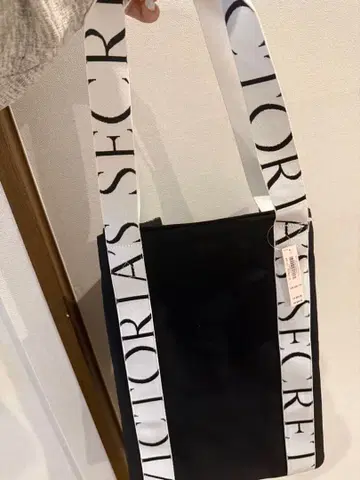 빅토리아 시크릿 숄더백 블랙 새상품 미사용