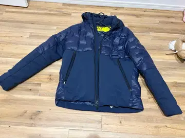 EMPORIO ARMANI 네이비 다운 자켓 L 사이즈