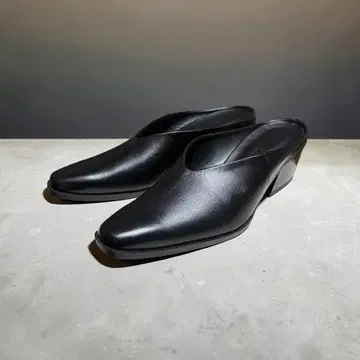 [ 새상품급 ] DIANA 롱노즈 뮬 스퀘어토 블랙카프