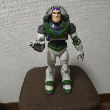 버즈 라이트이어 피규어