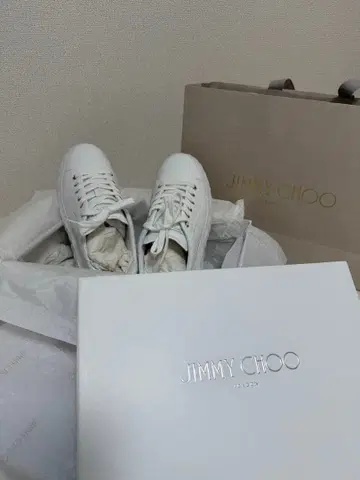 JIMMY CHOO 화이트 통굽 스니커즈