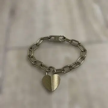 FOSSIL 하트형 락 팔찌
