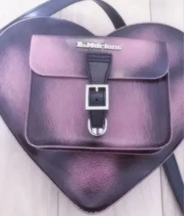 Dr. Martens 하트형 숄더백 발렌타인 한정판 퐁당 핑크