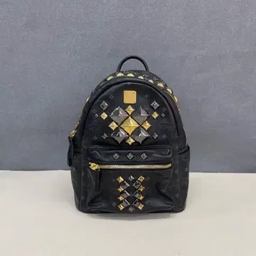 MCM 스터드 장식 블랙 백팩 aw