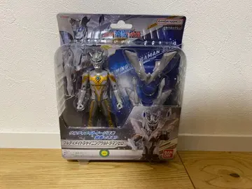 얼티밋 샤이닝 울트라맨 제로 피규어 반다이