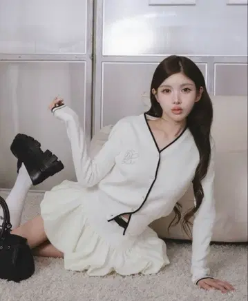 다리치 Darich 바이컬러 시그니처 DR 니트 가디건 화이트