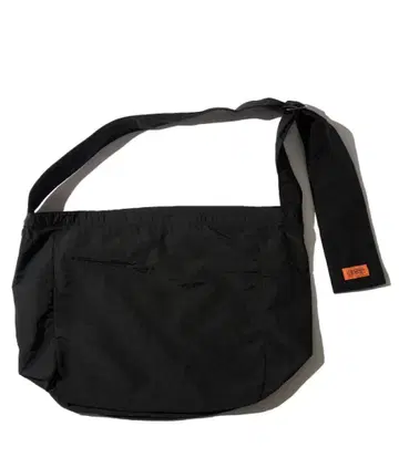 [ UNIVERSAL OVERALL ] 나일론 숄더백 정가 8,250엔