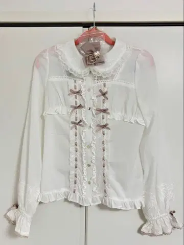 LIZLISA 백 셔링 블라우스 핑크