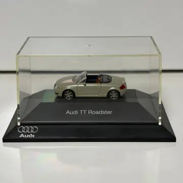 아우디 TT 로드스터 미니카 케이스 포함