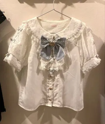 LIZLISA 사다리 레이스 리본 블라우스 화이트 x 블루