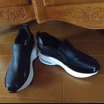 누벨 보그 릴렉스 통굽 슬립온 23.5