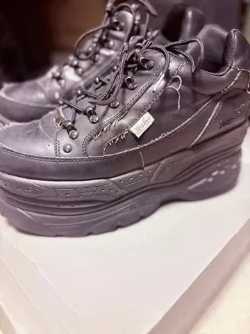 YOSUKE 블랙 통굽 스니커즈 42