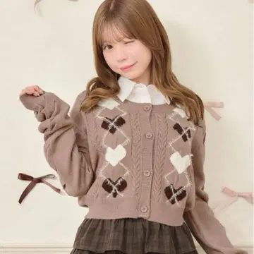 아프레 주르 하트 아가일 니트