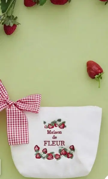 메종 드 플뢰르 딸기 파우치