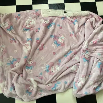 산리오 마이멜로디 착용형 담요 이불