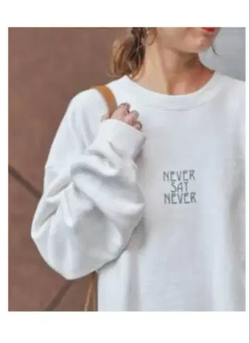 Spick&Spam 화이트 맨투맨 트레이닝복