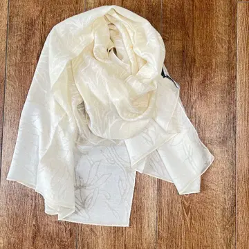 Giorgio Armani 엠보싱 가공 스톨