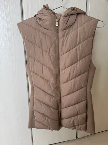 ZARA 후드 부착 베이지 다운 베스트