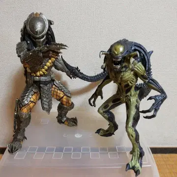 AVP 프레데터 & 프레데리안 리얼 피규어