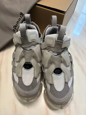 grounds 스니커즈