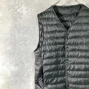 UNIQLO 다운 베스트 얇은 소재 블랙 무지 버튼 경량