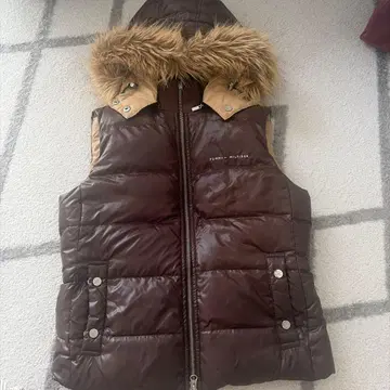 TOMMY HILFIGER 후드 부착 다운 베스트