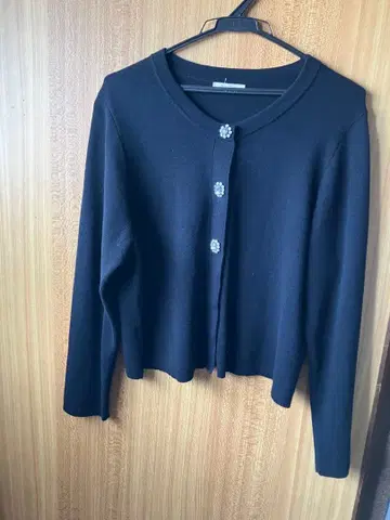 로즈 티아라 빅 사이즈 46호 가디건 블랙 비쥬 버튼