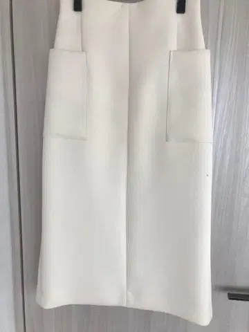 화이트 타이트 스커트 사이즈 38 포켓 부착 바니스뉴욕