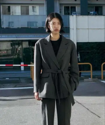 ZARA 다크 그레이 울 혼방 벨트 블레이저